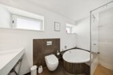 Dusche und Wanne