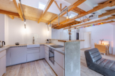 Offene Küche - Möblierte Dachgeschosswohnung mit Loft-Feeling