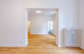 Wohnzimmer - Eine Wohnung, viele Möglichkeiten – stilvoll sanierte Altbauwohnung