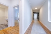 Flur - Eine Wohnung, viele Möglichkeiten – stilvoll sanierte Altbauwohnung