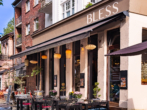Bless Restaurant - Eleganter Altbau, modern saniert – EG-Wohnung mit Garten-Oase