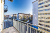 Balkon - The E of Berlin – Eine Wohnung, die sich den Bedürfnissen anpasst – hell und modern gestaltet