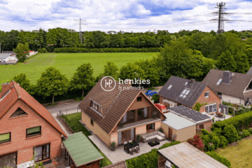 Zweifamilienhaus mit Potenzial – Ein Ort für Ihre Zukunft, 25469 Halstenbek, Zweifamilienhaus