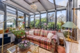 Wintergarten vorne - Ein Ort zum Wohlfühlen – Haus mit viel Charme und grünem Rückzugsort