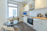 Einbauküche - Stuck, Stil & Stadtleben – Zuhause in Winterhude