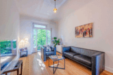Wohnzimmer - Stuck, Stil & Stadtleben – Zuhause in Winterhude