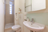 Duschbad - Stuck, Stil & Stadtleben – Zuhause in Winterhude