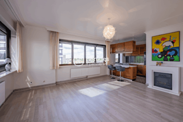 Modernes Apartment mit Weitblick im Mundsburg Tower, 22083 Hamburg, Etagenwohnung